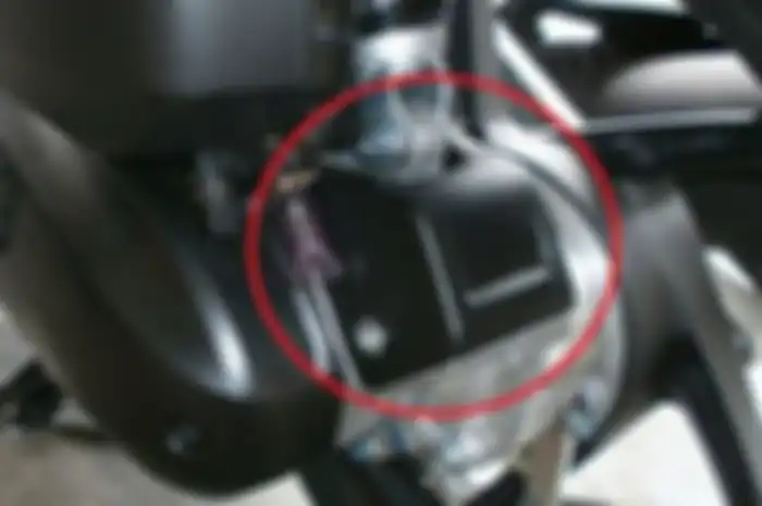 Coba lihat ada kotak hitam dekat CVT motor Honda BeAT, tahu enggak fungsinya apa?