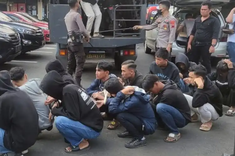 Komplotan Geng Motor Medan Beringas di Depan Warga, Nyalinya Ciut Didatangi Polisi