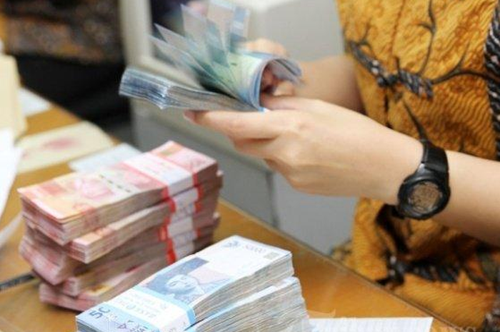 BLT UMKM Rp 2,4 juta bisa dicairkan di bank, buruan daftar tinggal 3 hari lagi.