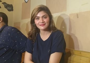 Hilda Vitria Khan Menangis Saat Tahu Dirinya Bukan Anak Kandung Mendiang Bangun H. Siahaan