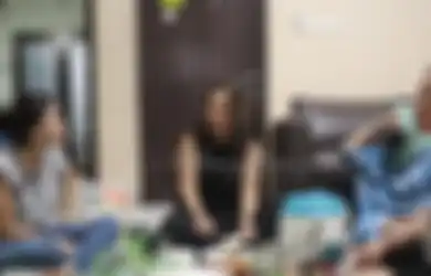 Ngebet Anaknya Buru-buru Lepas Status Janda Kembang, Sikap Umi Kalsum Mendadak Berubah Saat Disinggung Pria Tampan yang Foto Bareng Ayu Ting Ting