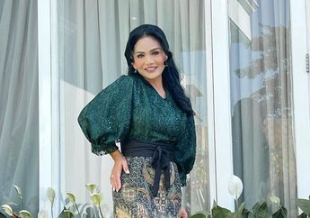 Jadi Saksi Tempat Berkumpulnya Keluarga Besar, Ini Penampakkan Ruang Makan di Rumah Artis Krisdayanti yang Klasik dan Mewah dengan Lampu Kristal Mahal