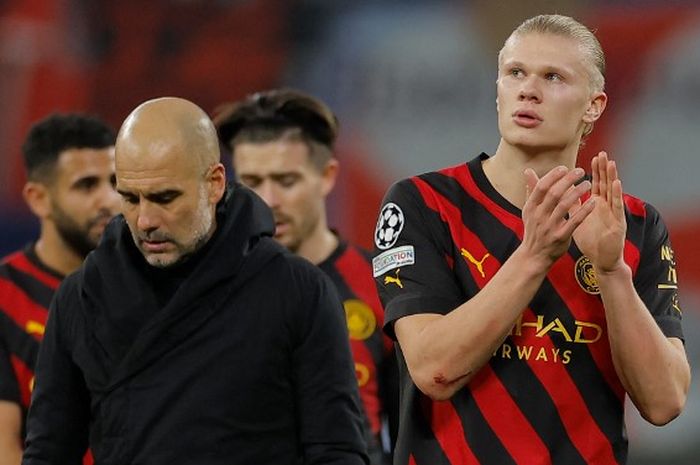 Pelatih Manchester City, Pep Guardiola, menundukkan kepala seusai laga leg pertama babak 16 besar Liga Champions kontra RB Leipzig di Stadion Red Bull Arena, Rabu (22/2/2023).