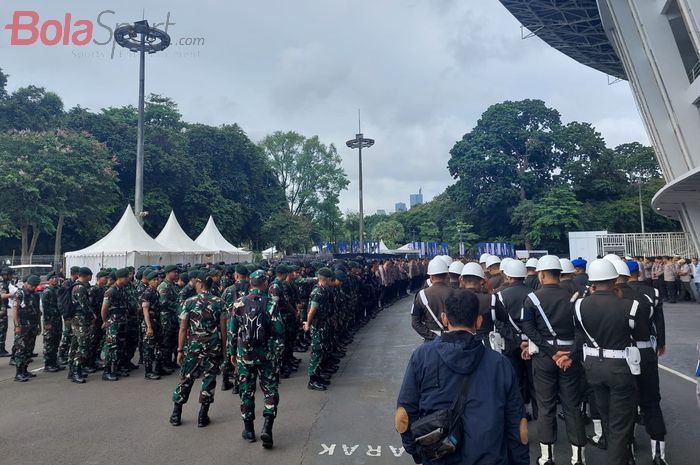 2700 personel gabungan dikerahkan untuk mengamankan pertandingan Timnas Indonesia Vs Bahrain, di Stadion Utama Gelora Bung Karno (SUGBK), Senayan, Selasa (25/3/2025) pukul 20.45 WIB.