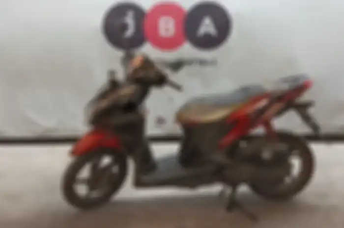 Lelang motor murah Honda Vario Techno 125 kondisi modifikasi di Jakarta.