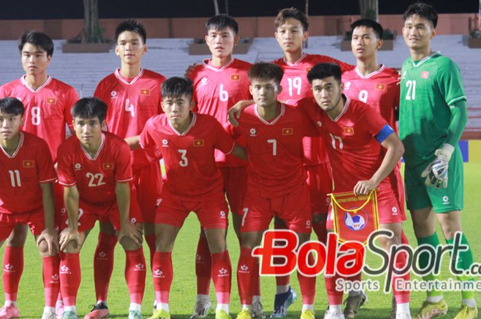 Skuad Vietnam saat melawan Myanmar di ASEAN Cup U-19 2024, Kamis (18/7/2024) malam. 