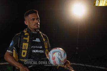 Dewa United mendatangkan Ricky Kambuaya dari Persib Bandung