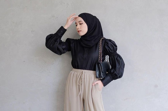 Atasan hijab kekinian yang hijabers wajib miliki