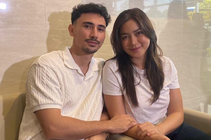 Jessica Iskandar dan Vincent Verhaag ditemui di Rumah Duka Sentosa, RSPAD, Gatot Subroto, Jakarta Pusat, Rabu (1/1/2025).