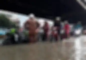 Hujan Deras Awas Motor Kena Banjir, Nekat Terobos Bisa Kena Water Hammer!