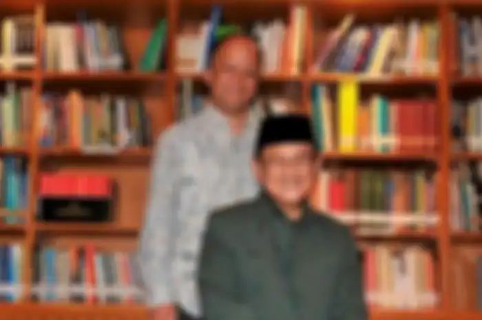 Ilham Habibie bersama sang Ayah, B.J. Habibie.