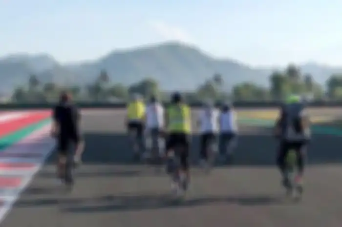 Bisa jalan-jalan keliling Sirkuit Mandalika lewat Mandalika Track Walk. Catat biaya dan jadwalnya.