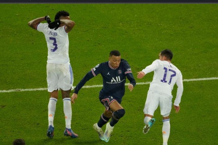 Aksi individu Kylian Mbappe saat mencetak gol ke gawang Real Madrid dalam laga leg pertama babak 16 besar Liga Champions