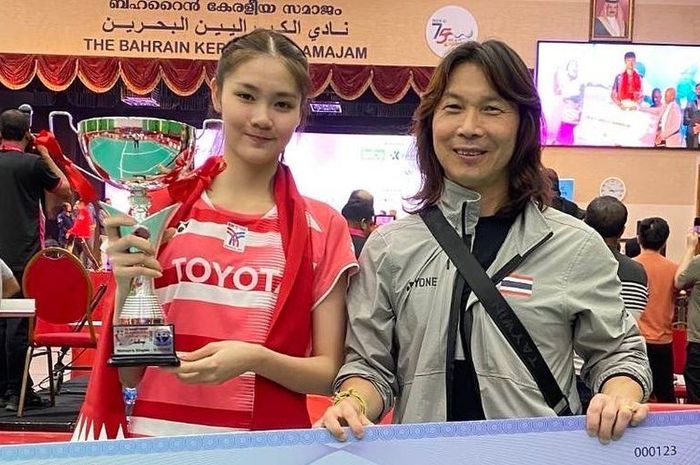 Tunggal putri Thailand, Pitchamon Opatniputh, usai keluar sebagai juara pada ajang Bahrain International Challenge 2022 