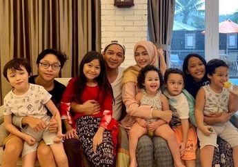 Mantan Istrinya Hidup Pas-pasan dan Huni Rumah Sederhana yang Kalah Telak dari Istana Megahnya, Pasha Ungu Ajak Anak-Istri Ngemall, Adelia Banjir Pujian Usai Pamer Kedekatan Bareng Putri Okie Agustina!