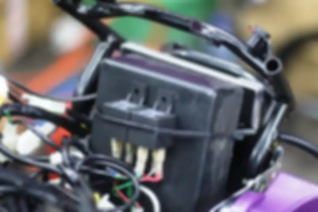 Driver dan relay perlu ditambahkan untuk mengoperasikan proyektor Vellfire