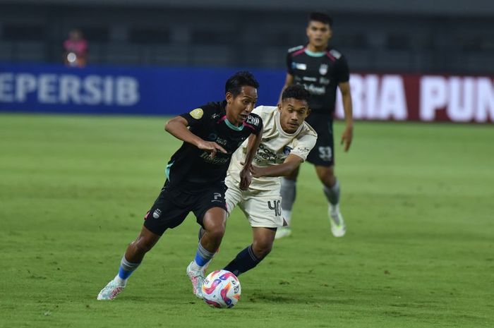 Suasana Pertandingan Persib Bandung Vs Persita Tangerang dalam laga ke-16 Liga 1 2024/2025 di Stadion Bandung Lautan Api (GBLA), Bandung, Minggu (22/12/2024).