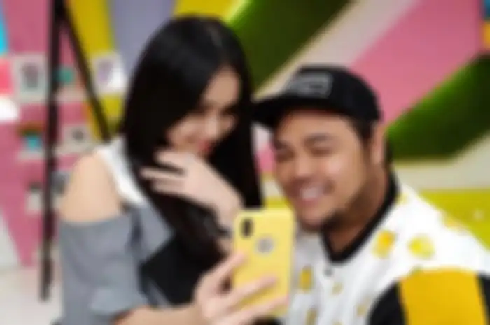 Ivan Gunawan bongkar isi chat pribadi dengan Abdul Rozak hingga membahas mahar untuk Ayu Ting Ting.