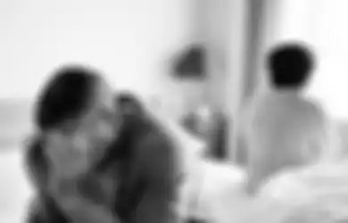 Dipergoki Ngamar dengan Pria Lain di Hotel Oleh Suami, Wanita Ini Memelas Minta Maaf Sambil Berlutut di Tengah Salju, Ending Nasibnya Tragis Gegara Ini