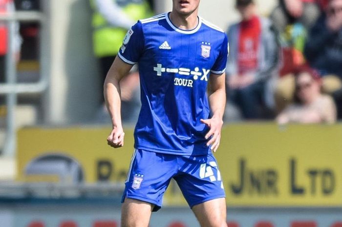 Elkan Baggott saat membela tim senior Ipswich Town.