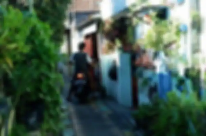 Motor harus dimatikan ketika melewati gang ini