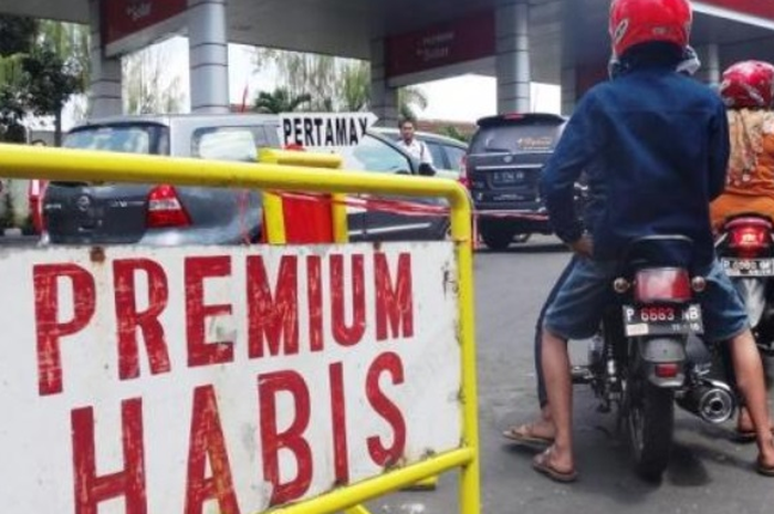 Ilustrasi Premium langka di SPBU