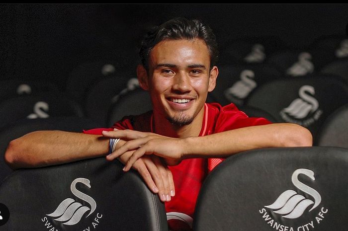 Nathan Tjoe-A-On, pemain Swansea City yang tertarik memperkuat timnas Indonesia.