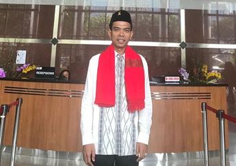 Innalillahi, Ustaz Abdul Somad Bersimpuh di Hadapan Makam Orang yang Dikasihinya, Doa Datang dari Ustaz Pantun