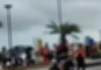 Bule Nekat Naik Motor Honda Scoopy ke Skatepark di Pantai Kuta Bikin Geger Warga