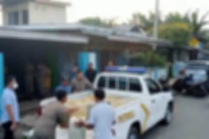  Satgas Kejari dan satgas Pengawasan BBM Pemda Morotai amankan puluhan jerigen BBM Subsidi jenis Pertalite. Pejabat daerah diminta mundur.