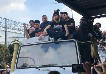 Belum Genap Seminggu Bebas dari Penjara, Sifat Asli Ahmad Dhani Akhirnya Terbongkar: Teriak-teriak Minta Ini Sewaktu Foto Bersama! 