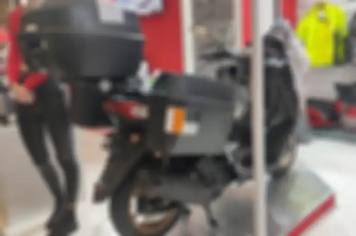 Jangan kehabisan aksesoris motor Yamaha NMAX di IMOS 2022 ada diskon, salah satunya boks.