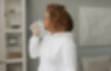 Jangan Dulu Buka Gawai, Tolong Mulai Sekarang Lakukan Kebiasaan Minum Air Putih Setelah Bangun Tidur, Tubuh akan Rasakan Perubahan Luar Biasa ini