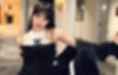 Lisa BLACKPINK Tampil Seksi di Cover Majalah Prancis Madame Figaro