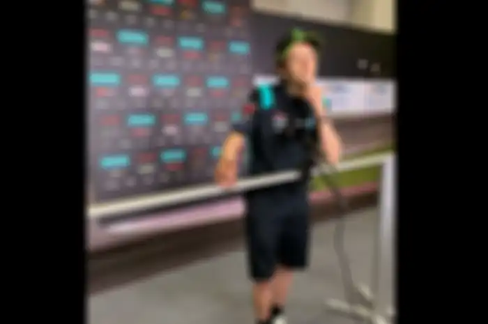 Valentino Rossi tersenyum di latihan resmi MotoGP Qatar 2021, Jumat (26/3/2021) dan lancarkan target ini