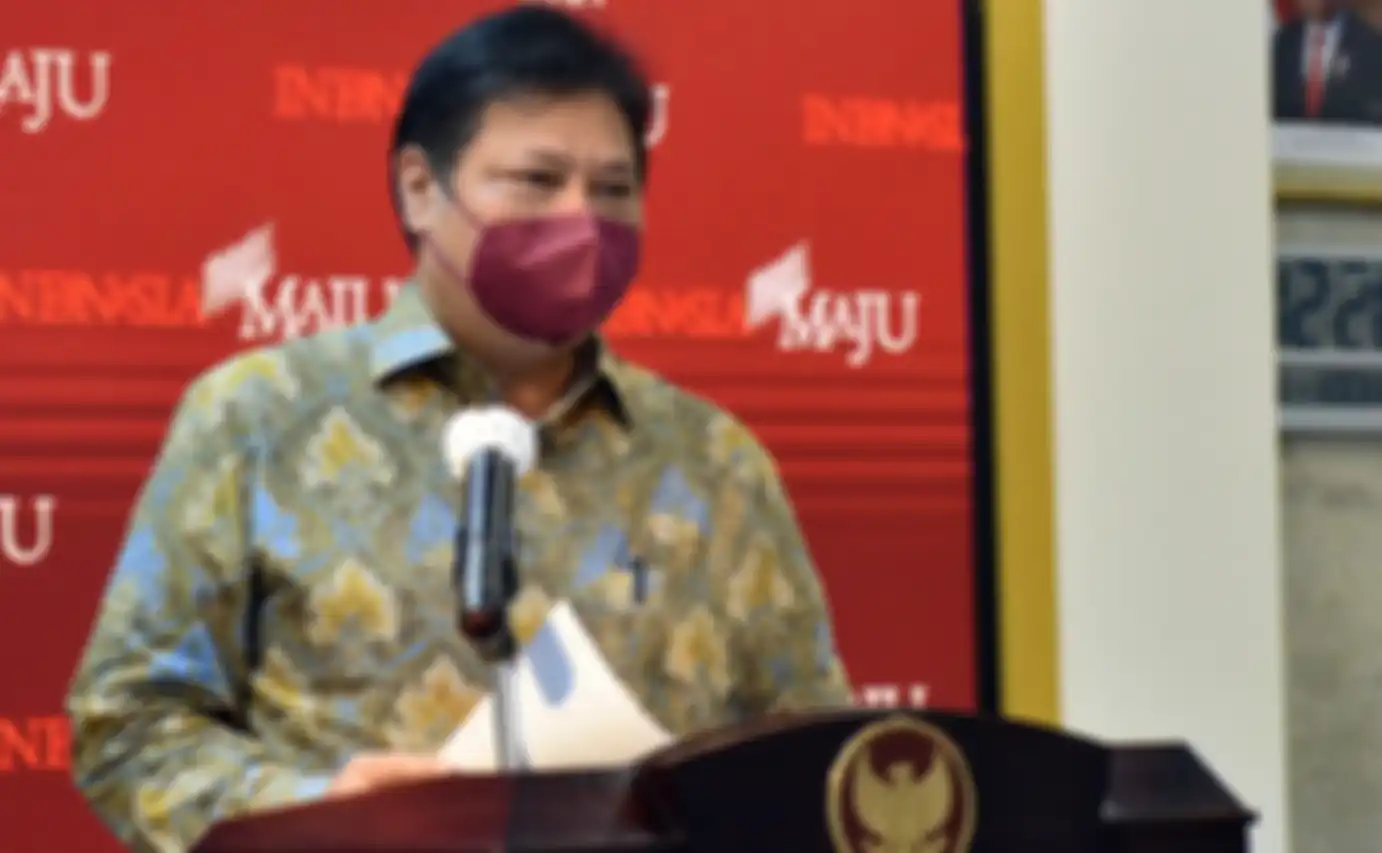 Menko Perekonomian Airlangga Hartarto memberikan keterangan pers usai Ratas, Senin (11/01/2021) siang.