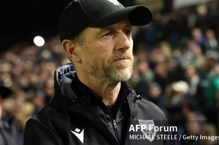Pelatih Oxford United, Gary Rowett.