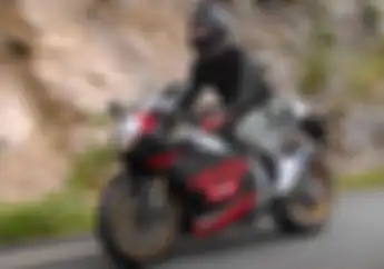 Modifikasi Motor Aprilia RSV4 Bergaya Retro Ala Legenda 2-Tak