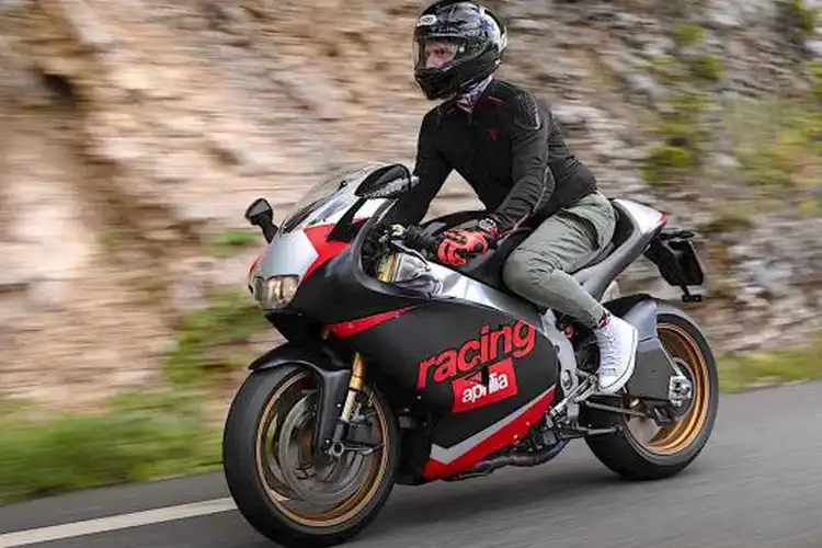 Modifikasi Motor Aprilia RSV4 Bergaya Retro Ala Legenda 2-Tak