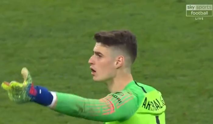 Kiper Chelsea, Kepa Arrizabalaga, menolak diganti dalam laga final Piala Liga Inggris melawan Manchester City di Stadion Wembley, Minggu (24/2/2019).