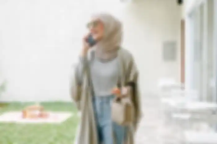 Outfit hijab pakai cardigan rajut