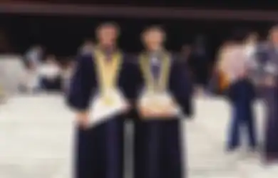 5 Foto Momen Wisuda Tokoh Nasional Jaman Dulu Banget, Bikin Pangling!