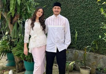 5 Potret Artis Pakai Baju Seragam di Hari Raya Idul Fitri 2023, Olla Ramlan dan Mantan Suami Kompak Pakai Warna&nbsp;Ini