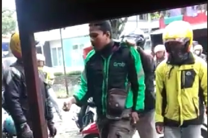 Driver ojol dikeroyok tukang ojek pangkalan di Wonosobo.