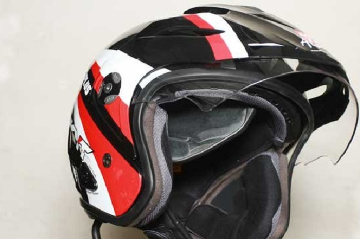 Sering Disepelekan, Helm Sudah Seharusnya Mendapat Perlakuan Istimewa!