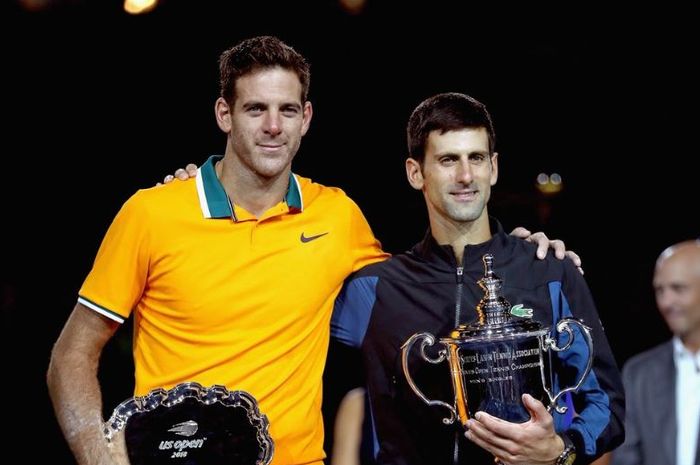 Juan Martin del Potro (kiri) bersama Novak Djokovic (kanan)