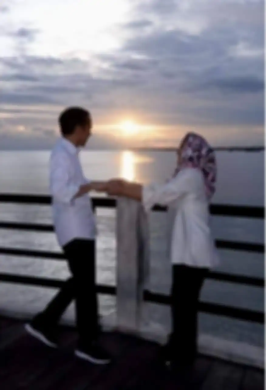 Kemesraan Jokowi dan Iriana