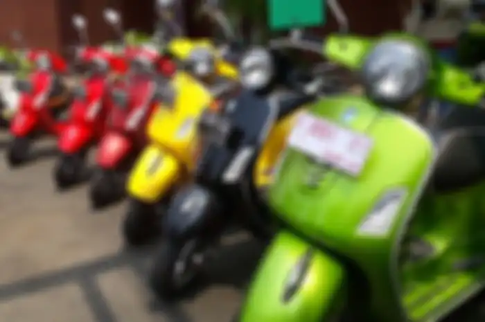 Sejumlah Vespa dipersiapkan untuk acara riding safety in style pada Sabtu (5/5/2018)