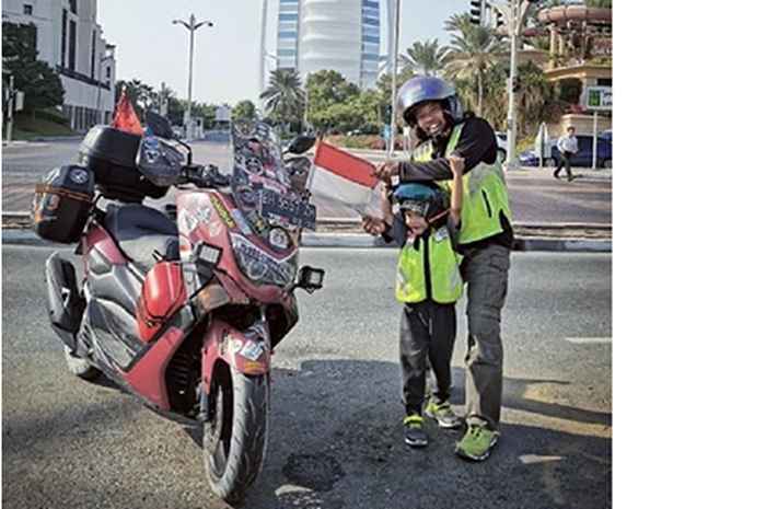 Lilik Gunawan bersama anaknya Blada, turing lintas neraga menuju Uni Emirat Arab, usung aksi anti kekerasan terhadap perempuan.