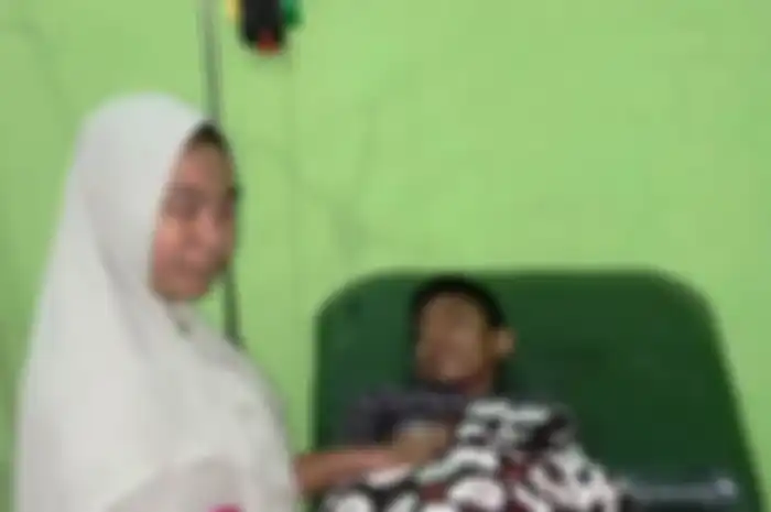 Salah seorang korban kecelakaan di Puskesmas Peureulak Barat, Kabupaten Aceh Timur, Minggu (28/7/2019)
